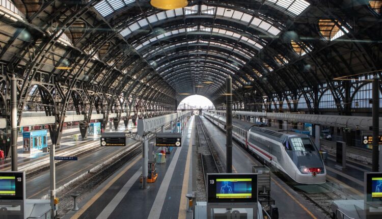 Sicurezza ferroviaria: scattano tre arresti tra Napoli Centrale e Salerno