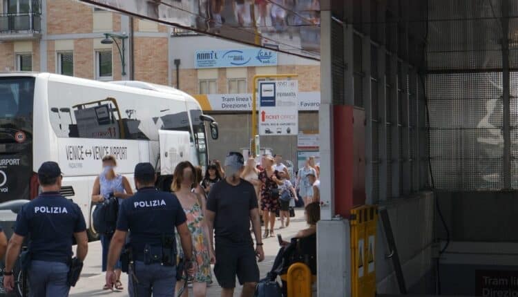 Reati contro il patrimonio: arrestata a Venezia Mestre donna ricercata da mesi, disposto per il marito il Foglio di via Obbligatorio