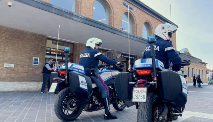 Ravenna, entrano in servizio le moto “Nibbio” della Polizia: più sicurezza e rapidità nei controlli