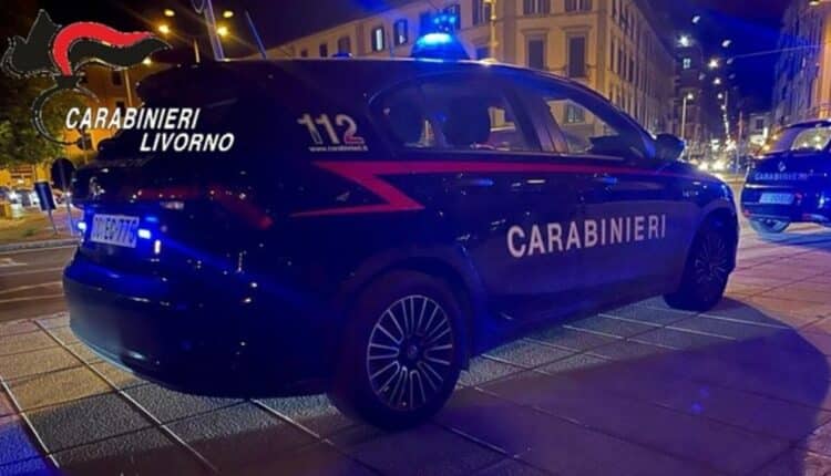 Livorno, armata di coltello da cucina in strada: denunciata 60enne per porto abusivo d’arma