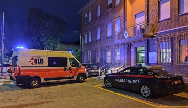 Comacchio, 40enne in stato di ebbrezza aggredisce i Carabinieri: Arrestata per resistenza e lesioni