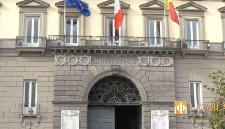 Napoli, turista trascinata per lo zaino: arrestato rapinatore