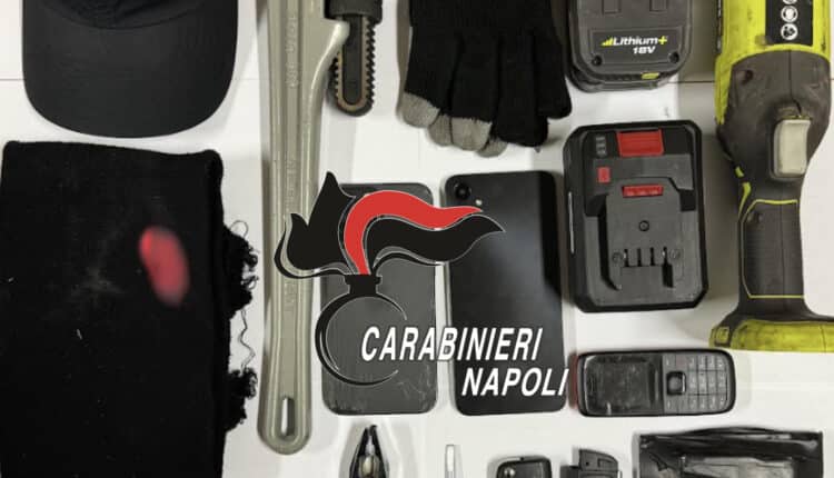 Napoli, inseguimento tra Volla e via del Chiaro di Luna: arrestato 32enne