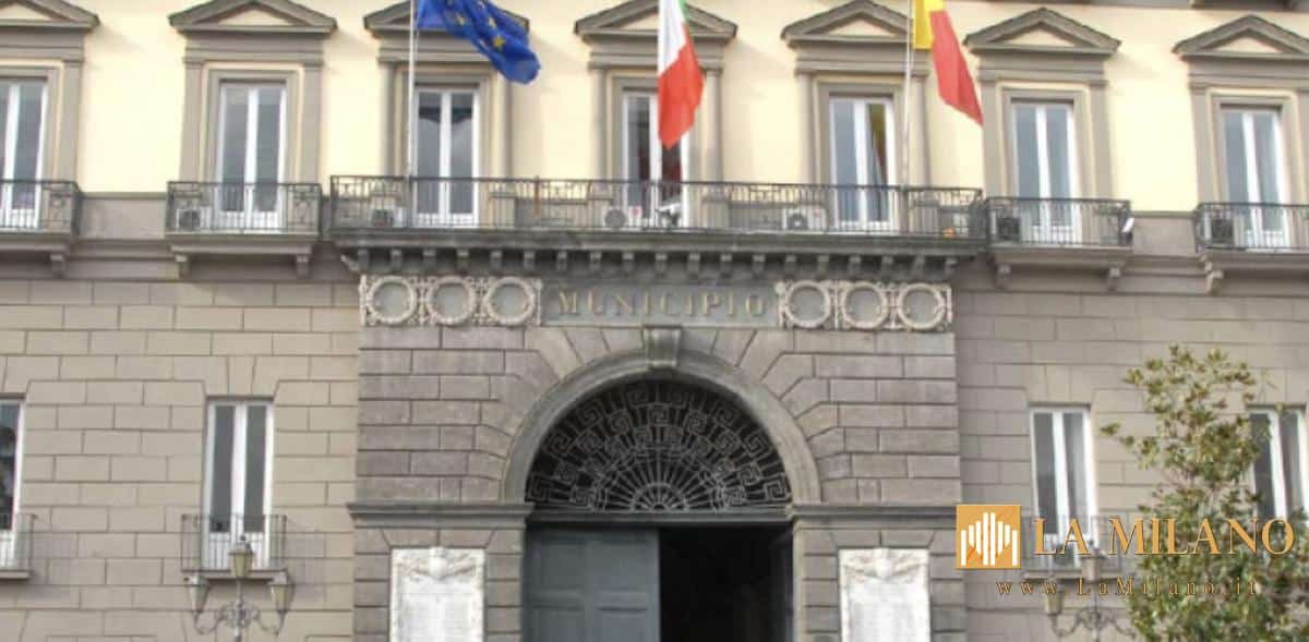 Napoli, turista trascinata per lo zaino: arrestato rapinatore