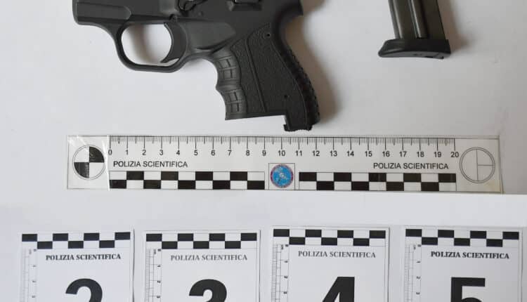 Vercelli, uomo armato sotto casa della moglie: Arrestato per tentato omicidio