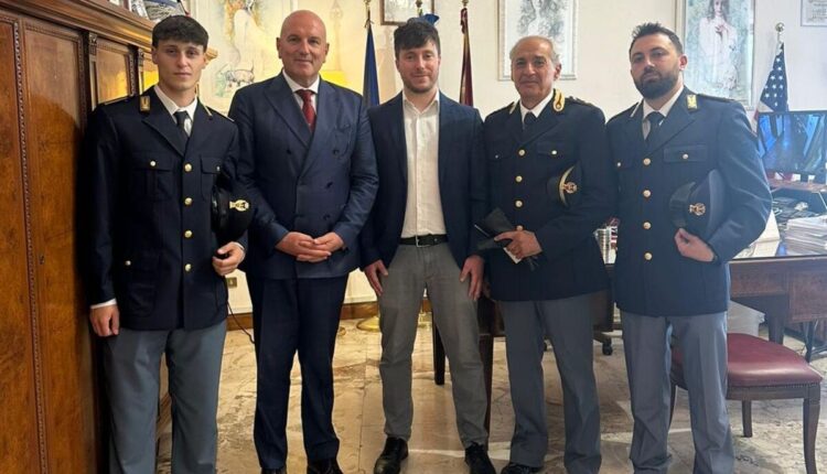 Roma, bimbo colto da malore salvato grazie alla Polizia: corsa d’emergenza scortata fino all’Umberto I