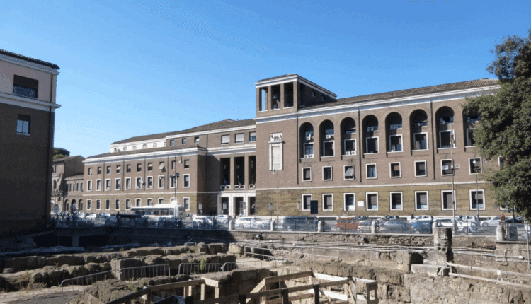 ‘Pacchetti benessere’ con droga e sesso: chiusa casa di appuntamenti a Roma