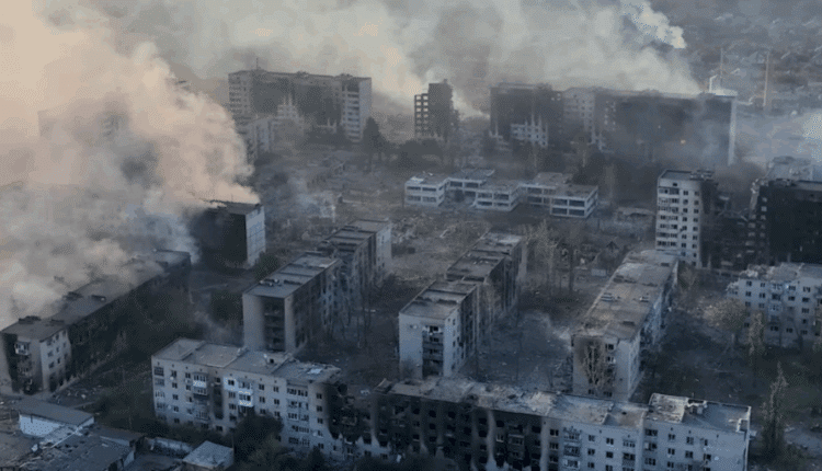 Fronte est e diplomazia, tra raid russi e sforzi per la pace