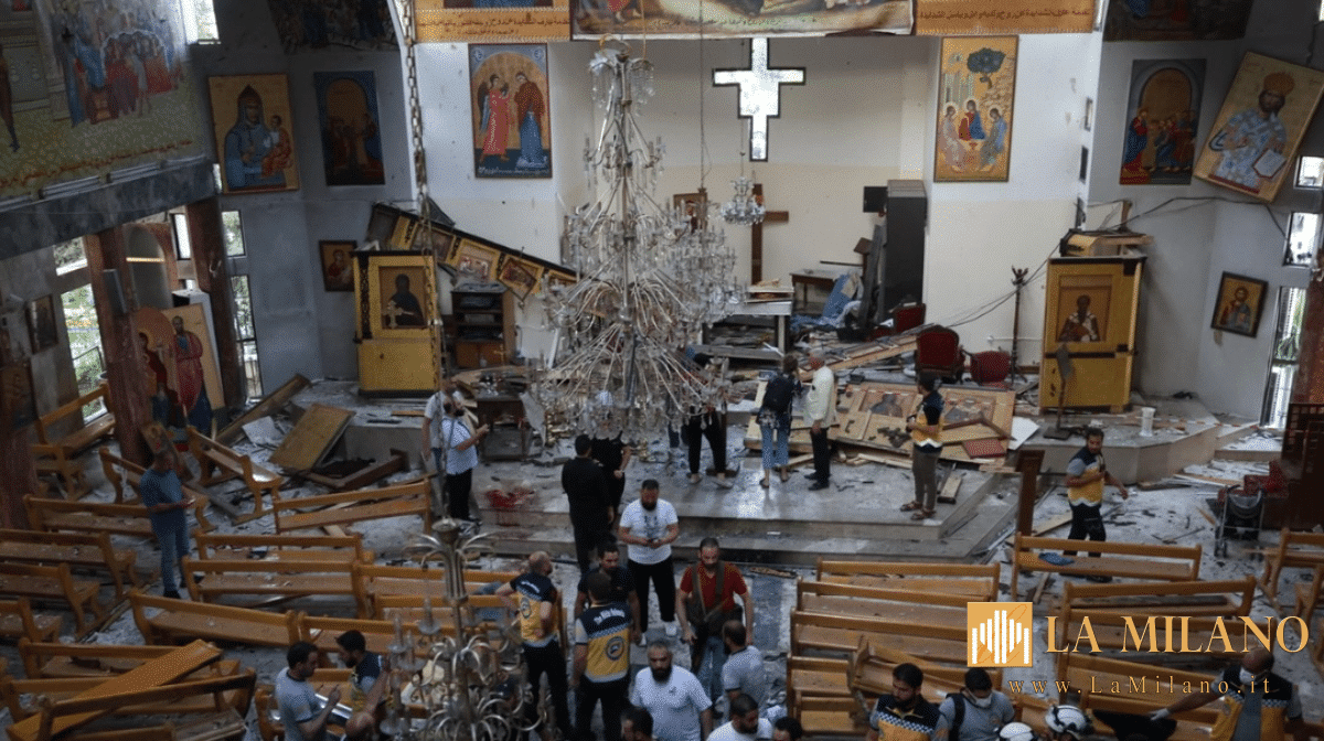 Attacco kamikaze in chiesa a Damasco, almeno venti morti