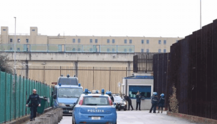 Prato, indagine in carcere: perquisizioni coinvolgono agenti penitenziari e detenuti