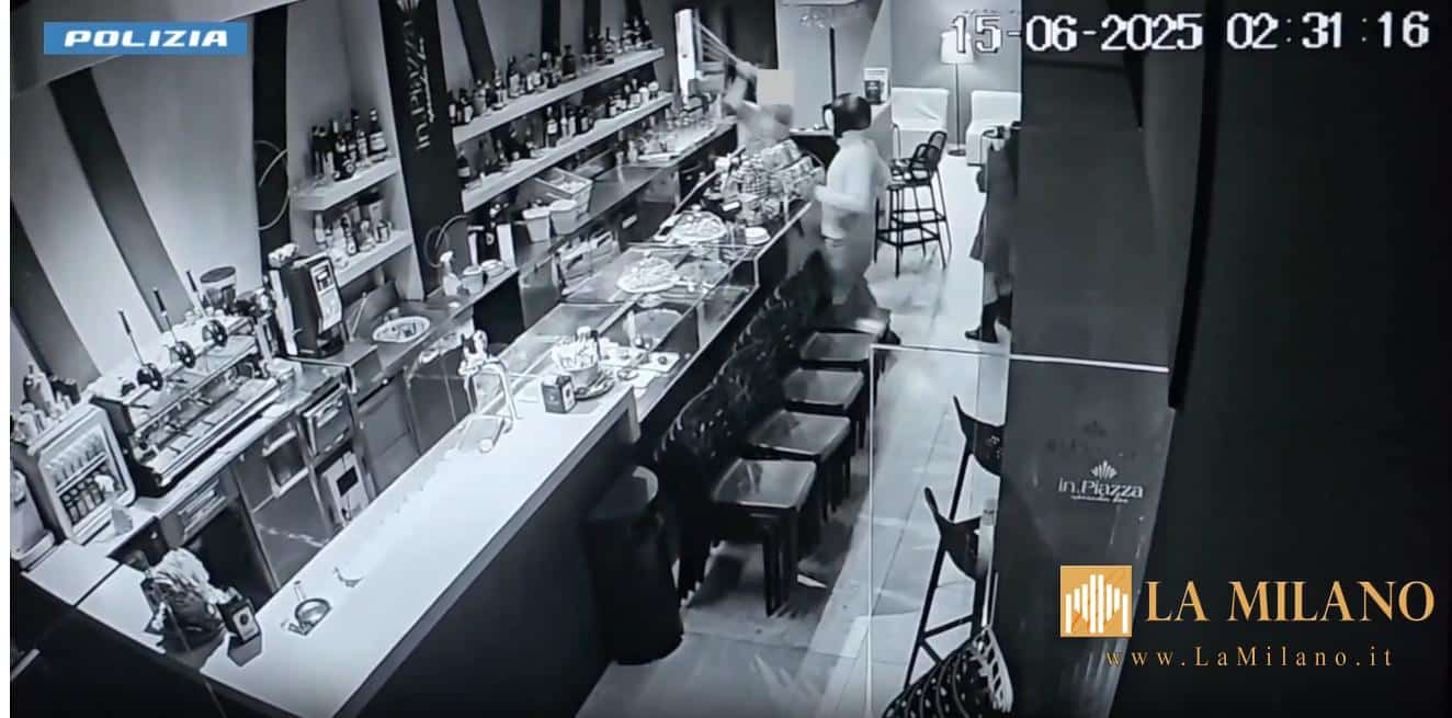 Salerno, tenta 2 rapine armato di pistola: fermato pregiudicato in fuga