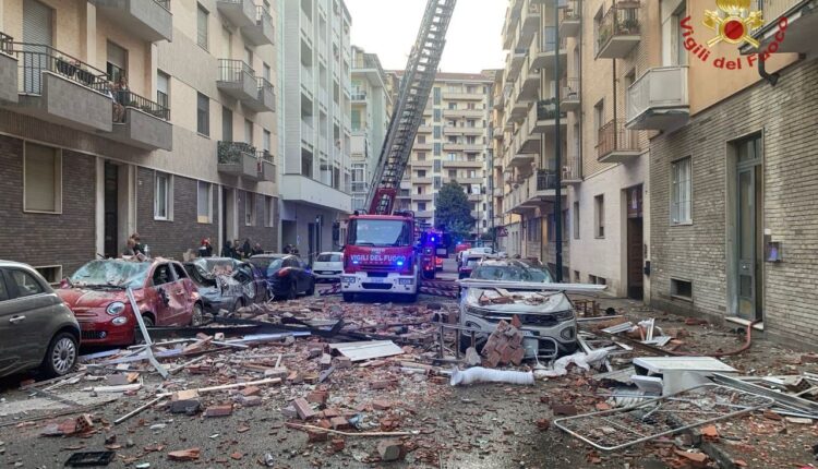 Torino, esplosione nella notte in via Nizza feriti cinque, grave un bambino di 12 anni