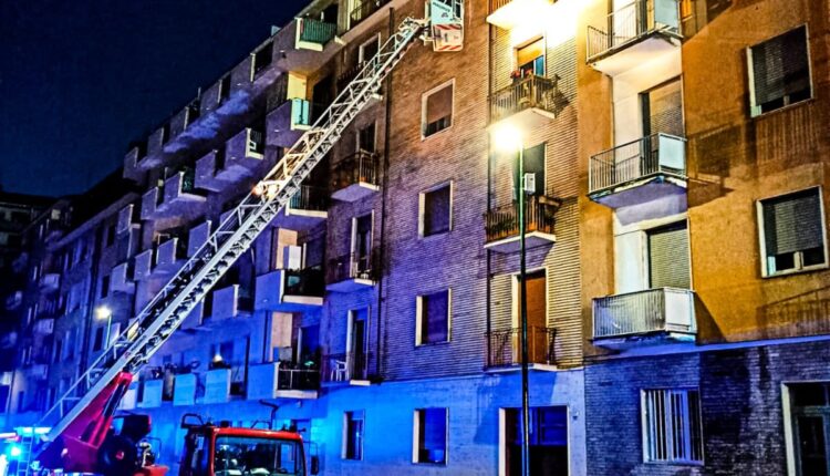 Torino, esplosione nella notte in via Nizza feriti cinque, grave un bambino di 12 anni