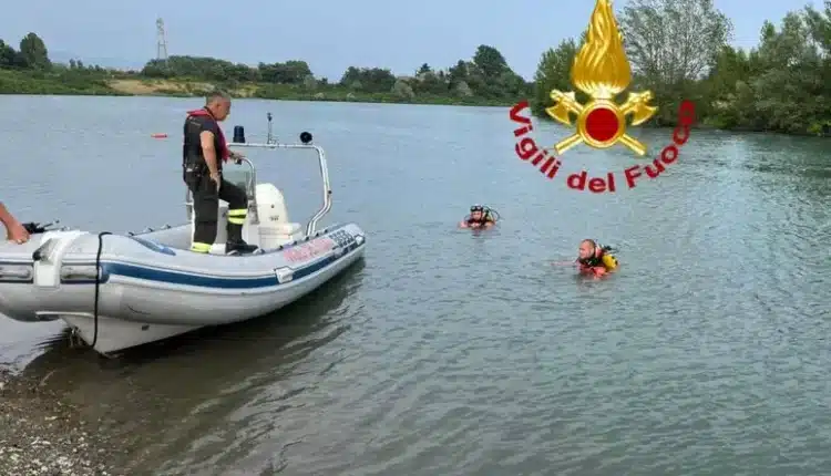 Un bimbo di 10 anni annega nel lago di Bilancino, a Ferrara muore un bambino di 6 anni in piscina e grave un 11enne dopo un tuffo in mare
