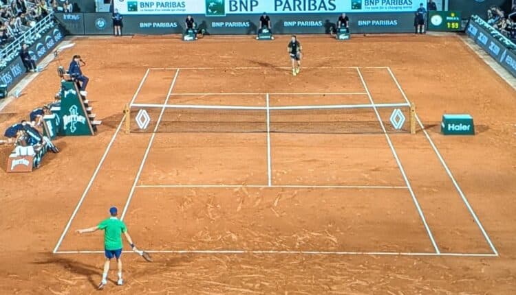 Roland Garros: Sinner batte Rublev in tre set e vola ai quarti