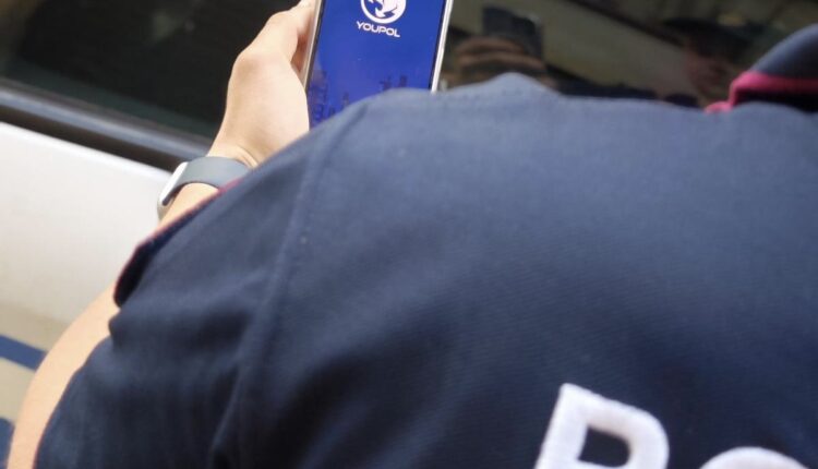 Tor Bella Monaca (Roma). Due click sull'applicazione YouPol consentono alla polizia di Stato di scovare quattro pusher tra i labirinti della droga