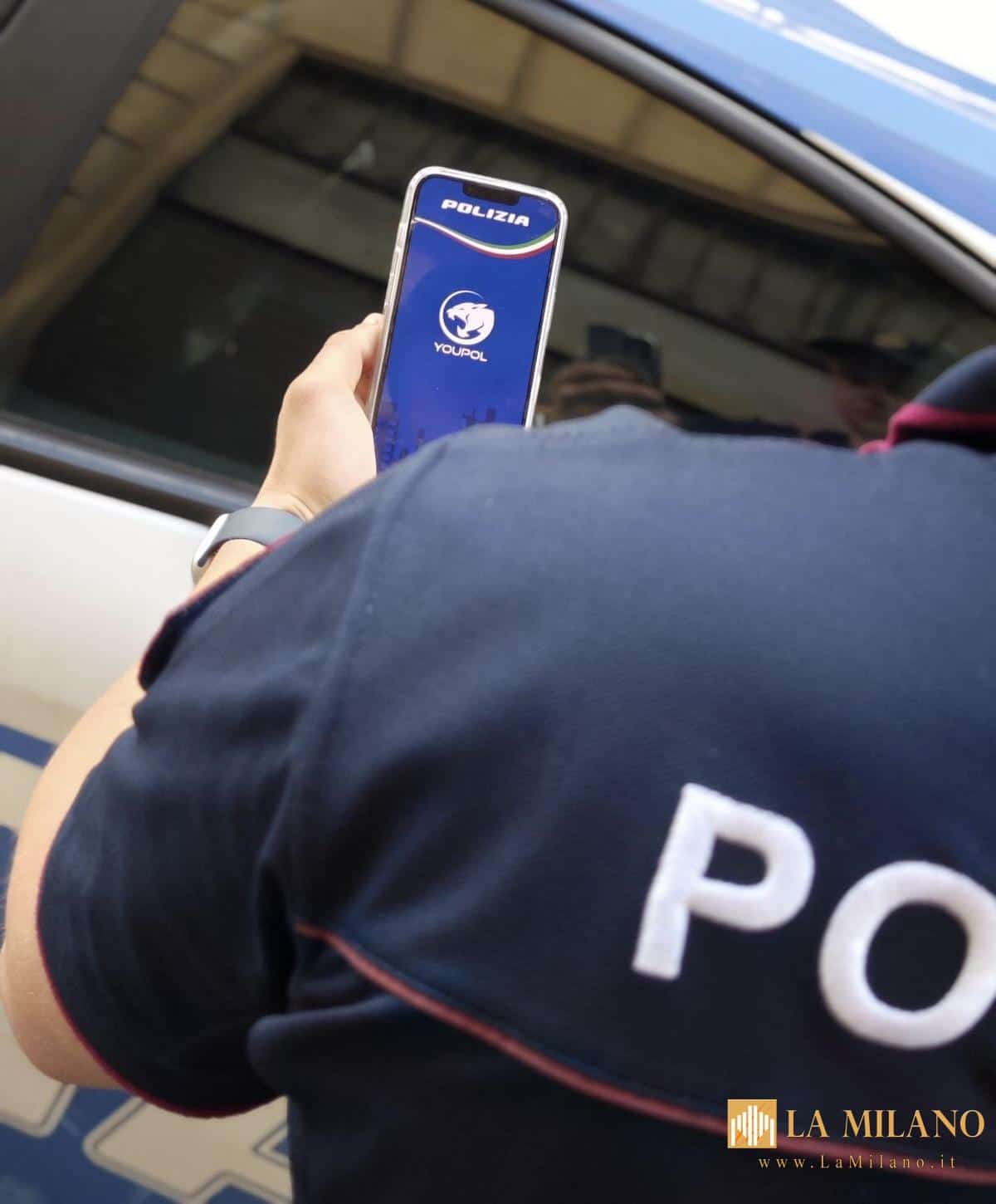 Tor Bella Monaca (Roma). Due click sull'applicazione YouPol consentono alla polizia di Stato di scovare quattro pusher tra i labirinti della droga