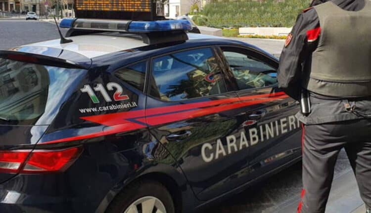 Tragedia a Castelvetrano: uccide la moglie e si lancia dal tetto. La città sconvolta.