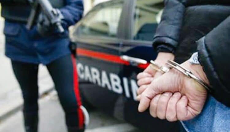 Gravellona Lomellina: travolge due persone con l’auto fuori da un bar. Arrestato 41enne