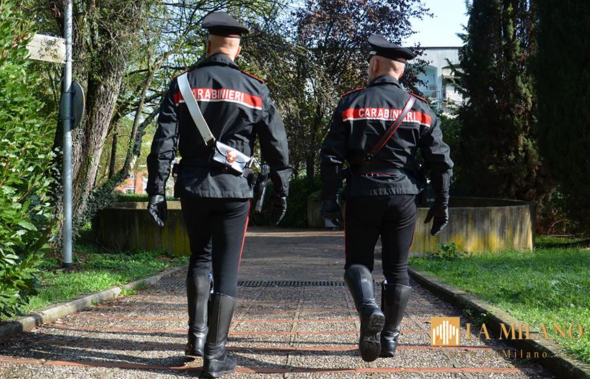 Minacce e pressioni a una donna fragile: arrestata 47enne per estorsione e denunciata la sua complice