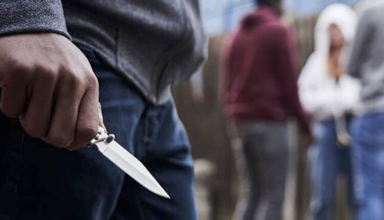 Como, arrestato 19enne per tentato omicidio: colpito un 29enne durante una lite notturna