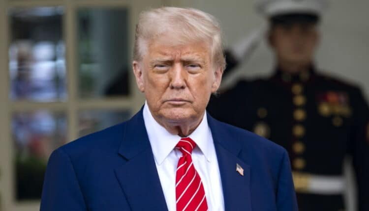 Trump chiude le porte a 12 Paesi e attacca Harvard: stretta sui visti per motivi di sicurezza nazionale.