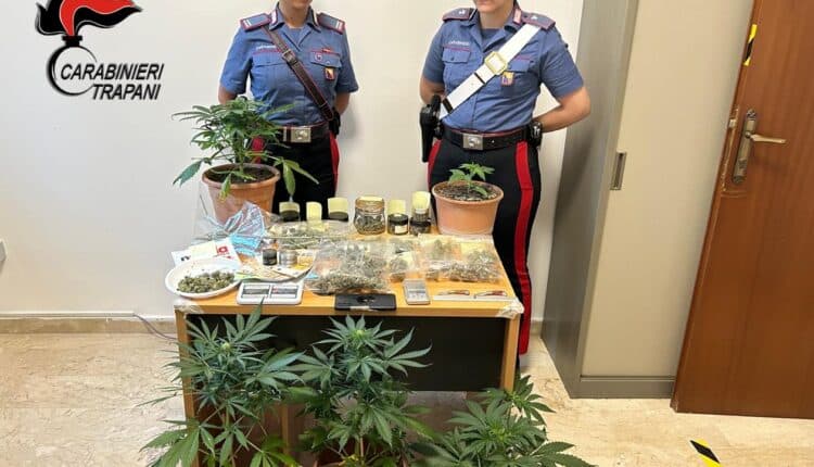 Aggredisce un uomo per strada con un coltello, in casa aveva marijuana e soldi contanti: arrestato a Partanna
