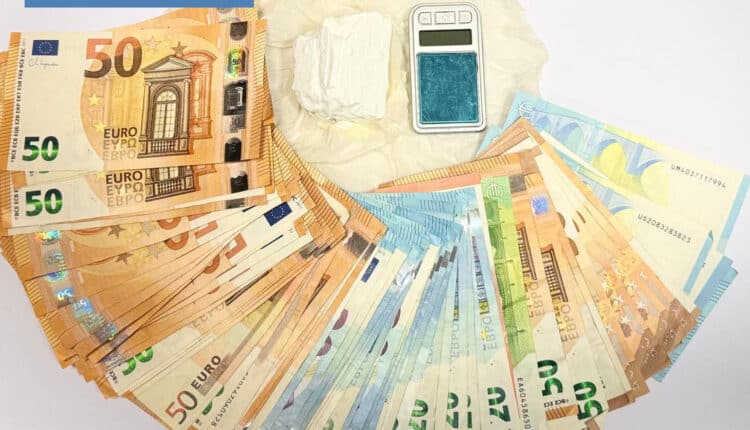 Bolzano, arrestato spacciatore in zona San Quirino: Sequestrati cocaina e oltre 2.700 euro in contanti
