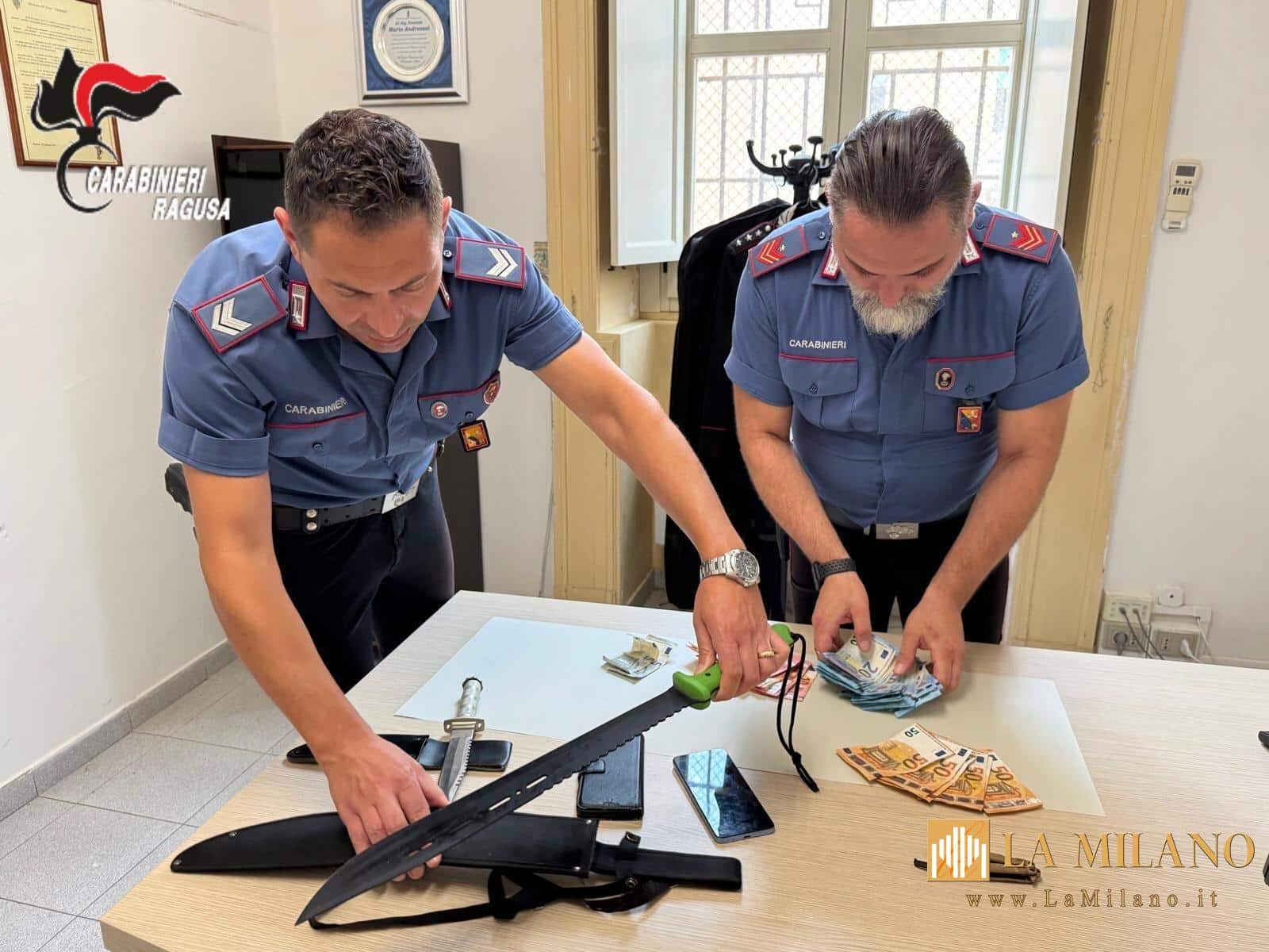 Ragusa: un 40enne tunisino rapina due passanti con un machete, arrestato dai Carabinieri
