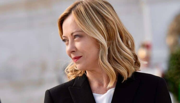 Meloni: “Vado al seggio ma non ritiro le schede”. Scoppia la polemica sui referendum.