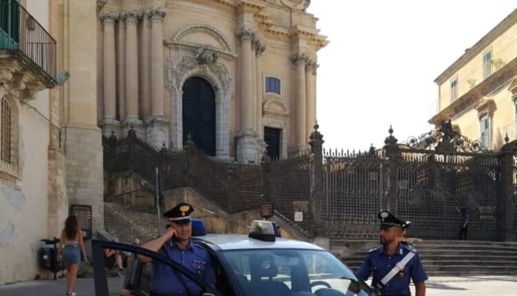Ragusa Ibla, rubano due scooter con un furgone “camuffato”: Arrestati 5 pregiudicati