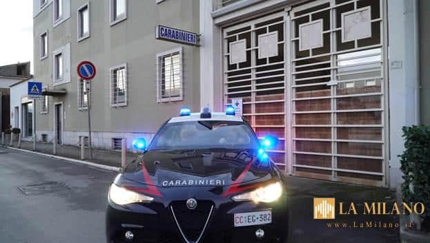 Orta di Atella: trovato con droga in casa, tenta di colpire i Carabinieri con una lastra di marmo
