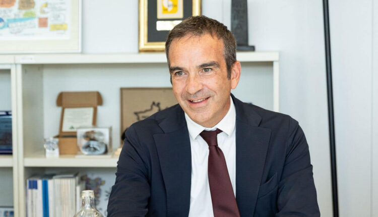 Roberto Occhiuto indagato per corruzione: il presidente della Calabria si difende sui social.