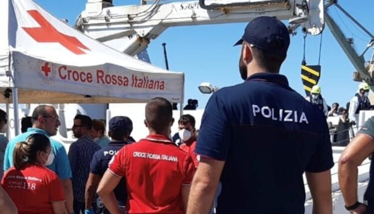 Crotone, controlli straordinari sul territorio provinciale: 32 espulsioni e 58 respingimenti