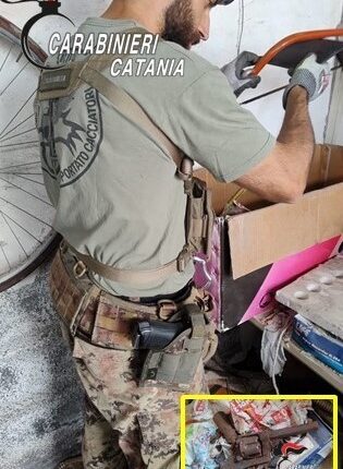 Riposto, revolver nascosto tra le bombole GPL: denunciato 45enne di Giarre