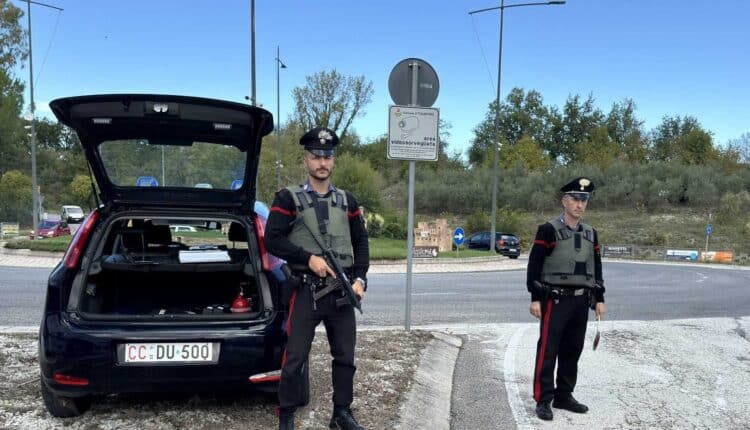 Tolentino, controlli a tappeto dei Carabinieri: sequestri, segnalazioni, sanzioni e ritiro di patenti