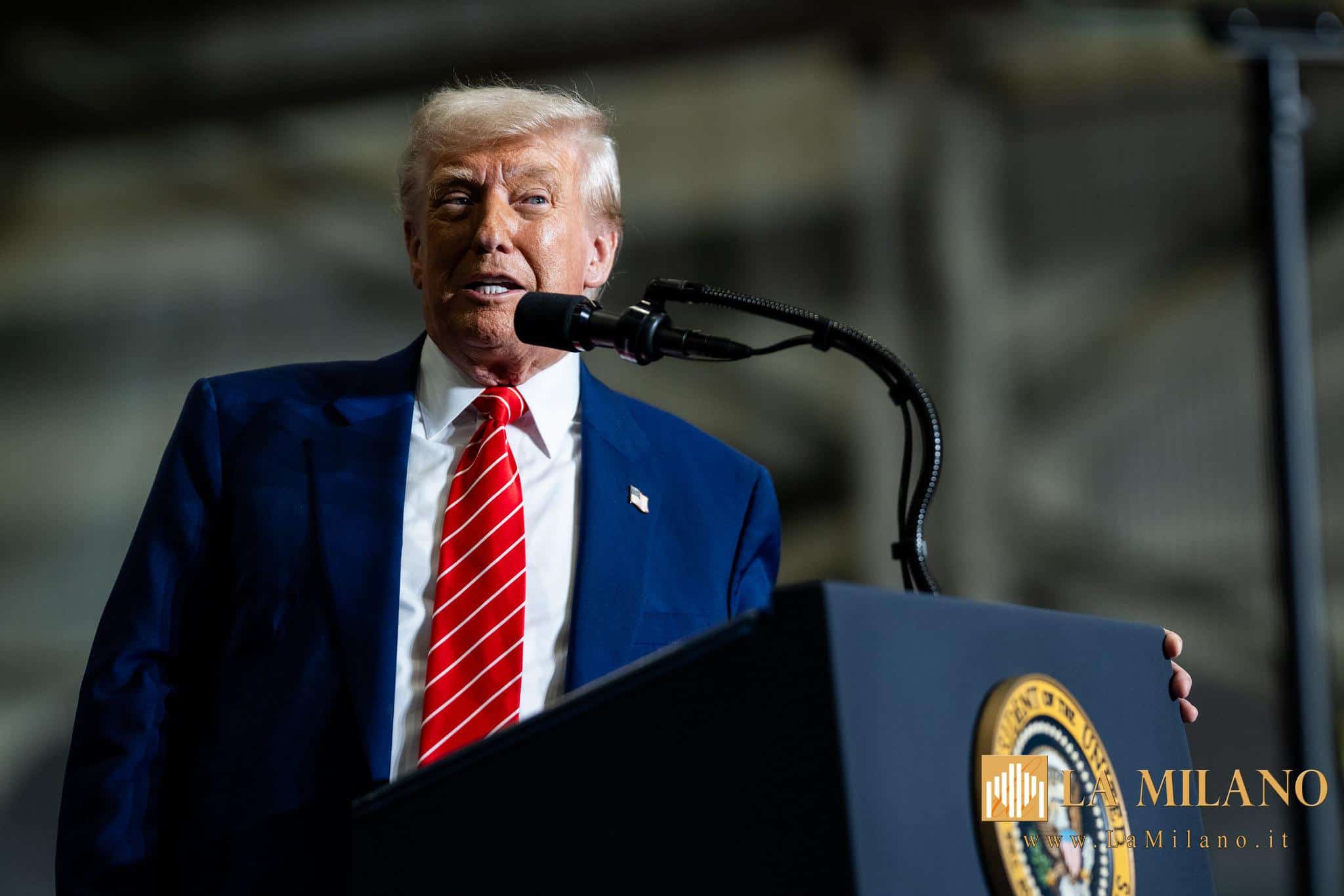 Trump raddoppia i dazi su acciaio e alluminio: al via la nuova offensiva commerciale degli Stati Uniti.