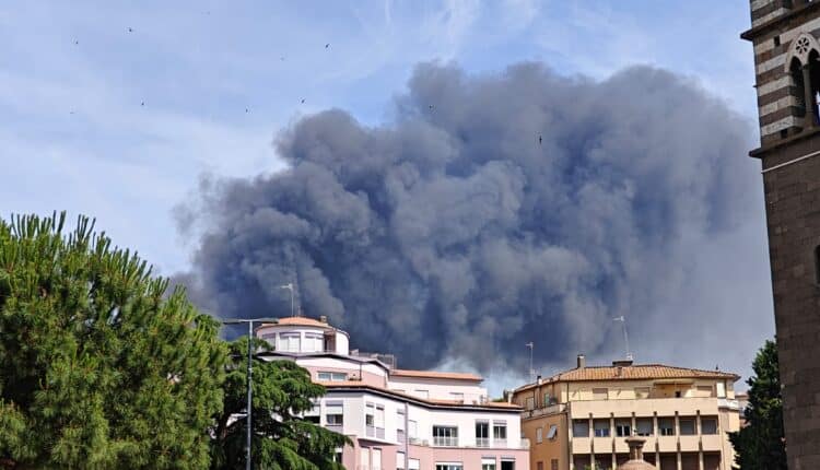 Maxi incendio all’Università della Tuscia: crolla un piano, paura a Viterbo.
