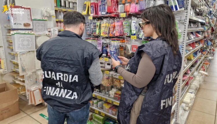 Lissone, maxi sequestro della Finanza: 500 kg di fuochi d’artificio e 81.000 articoli non a norma