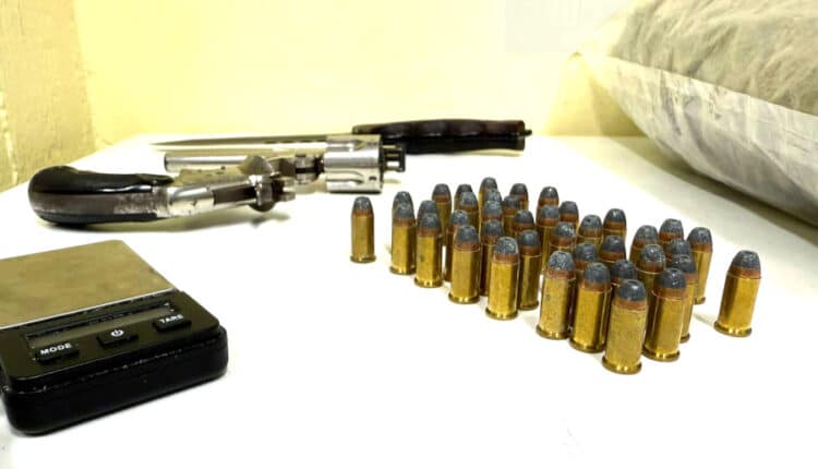 Deteneva un’arma illegale e quasi 3 kg di marijuana: arrestato a Ravenna un cittadino straniero