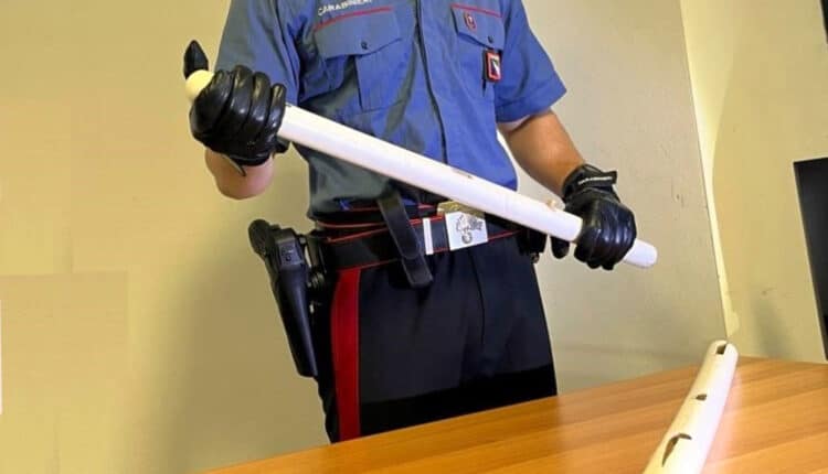 Castenaso, aggredisce coinquilino e carabinieri: arrestato 22enne