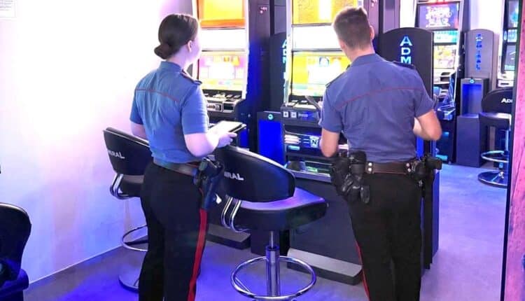 Controlli sul gioco d’azzardo a Sassuolo, Vignola e Formigine: sanzioni per oltre 21.000 euro e attività sospesa