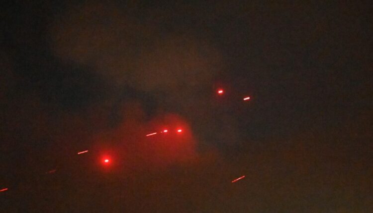 Ucraina sotto attacco: oltre 100 droni russi Shahed su Kiev, Zelensky rilancia i negoziati per il cessate il fuoco