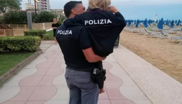 Jesolo, bimba di 7 anni si perde in spiaggia: ritrovata dalla Polizia