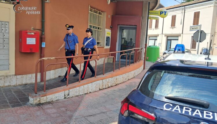Bondeno: tenta rapina alle Poste travestito con parrucca e passamontagna, arrestato 41enne.