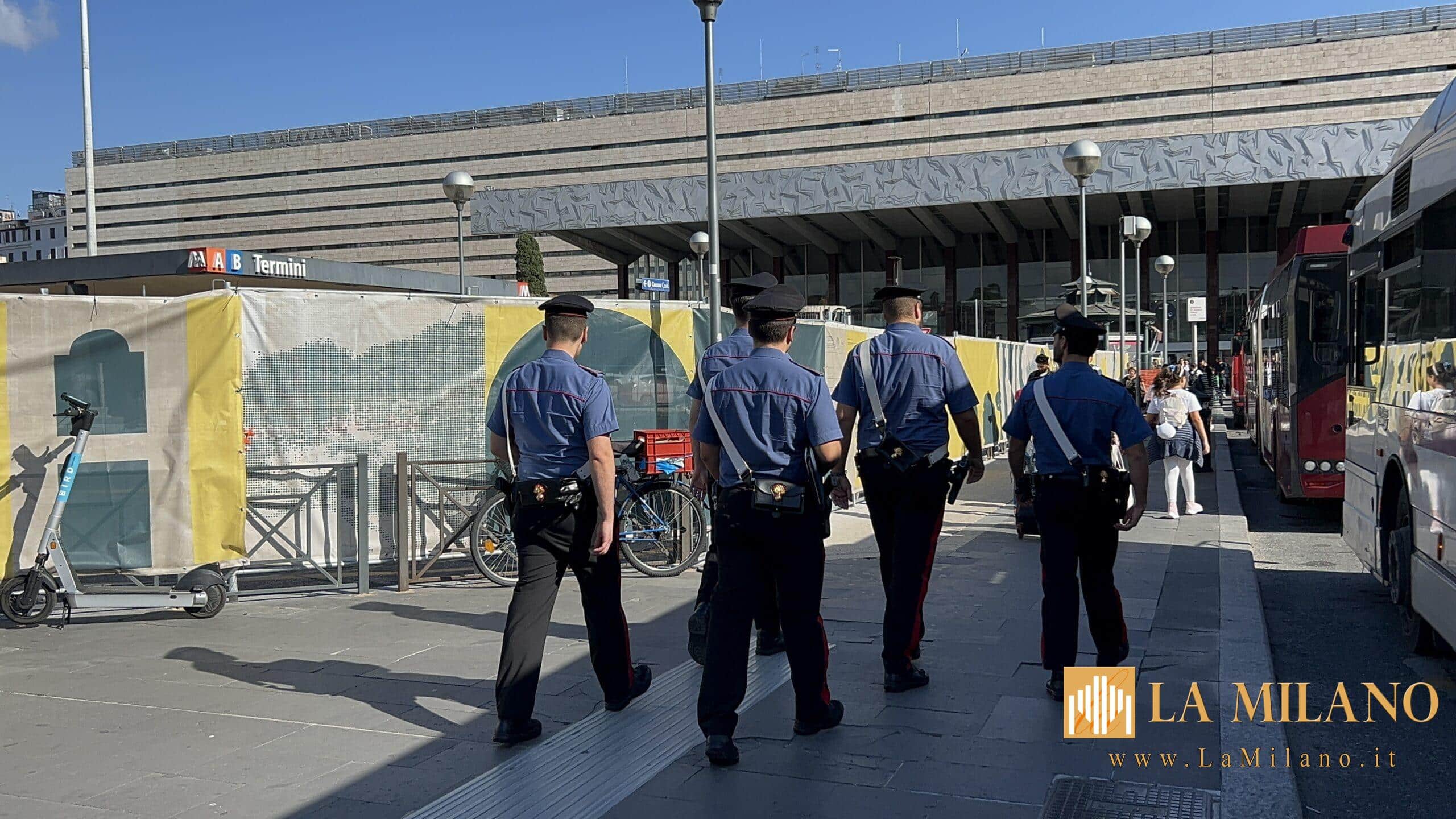 Roma, brutale aggressione razzista su un bus in centro città: quattro giovani indagati