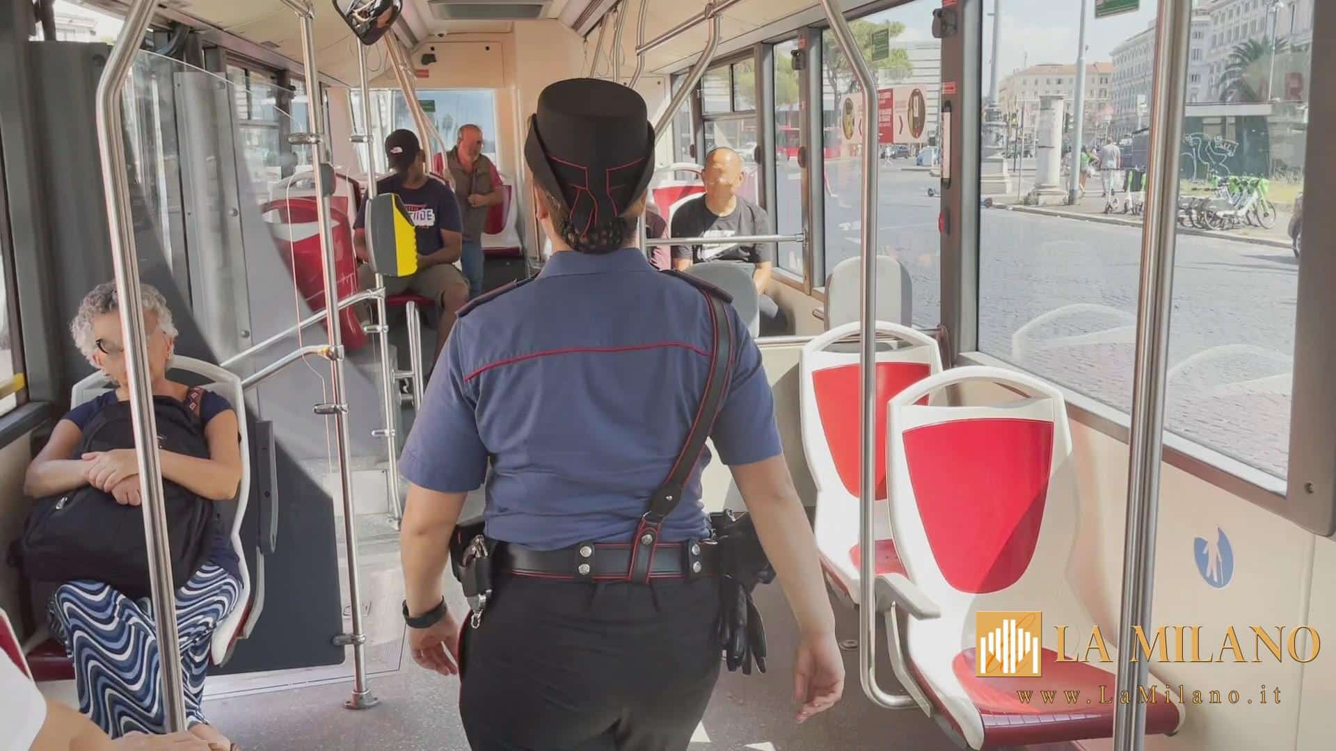 Roma, brutale aggressione razzista su un bus in centro città: quattro giovani indagati