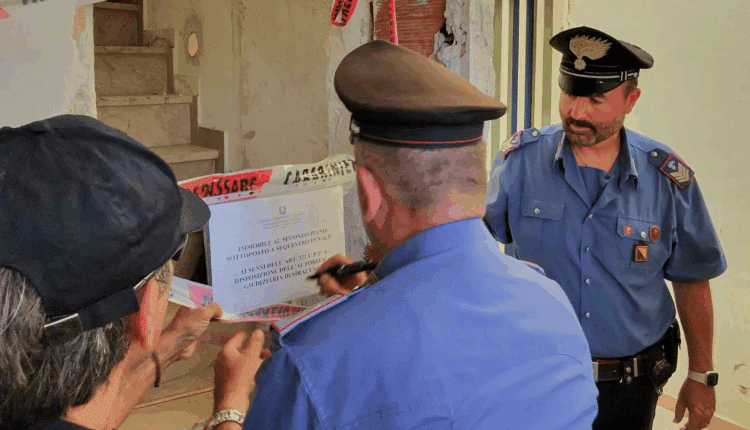 Siracusa, blitz dei Carabinieri in via Privitera: smantellata una piazza di spaccio, arrestata 41enne