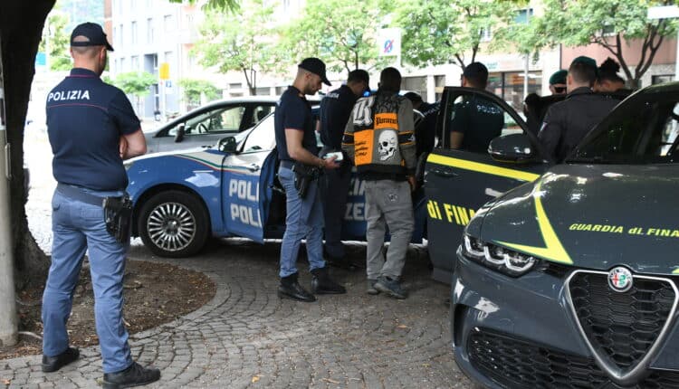 Bolzano, maxi operazione interforze contro degrado e spaccio: 200 persone controllate e 6 segnalazioni per droga