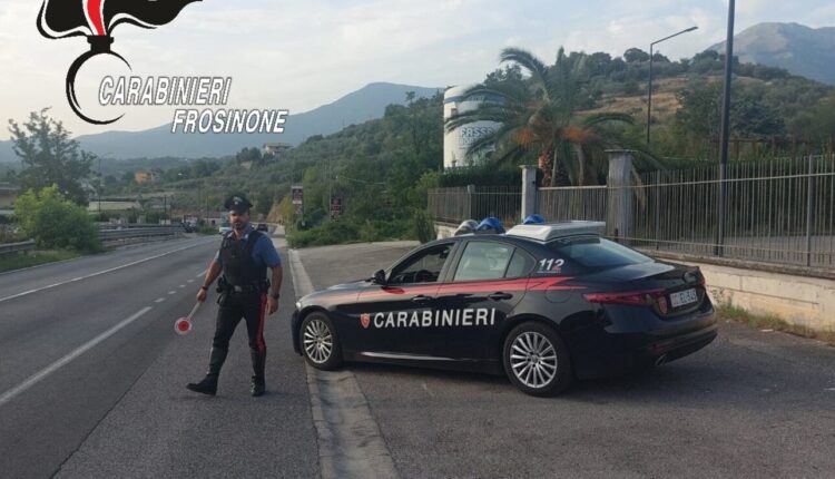 Frosinone, fugge all'alt dei Carabinieri sulla superstrada: 27enne arrestato dopo inseguimento